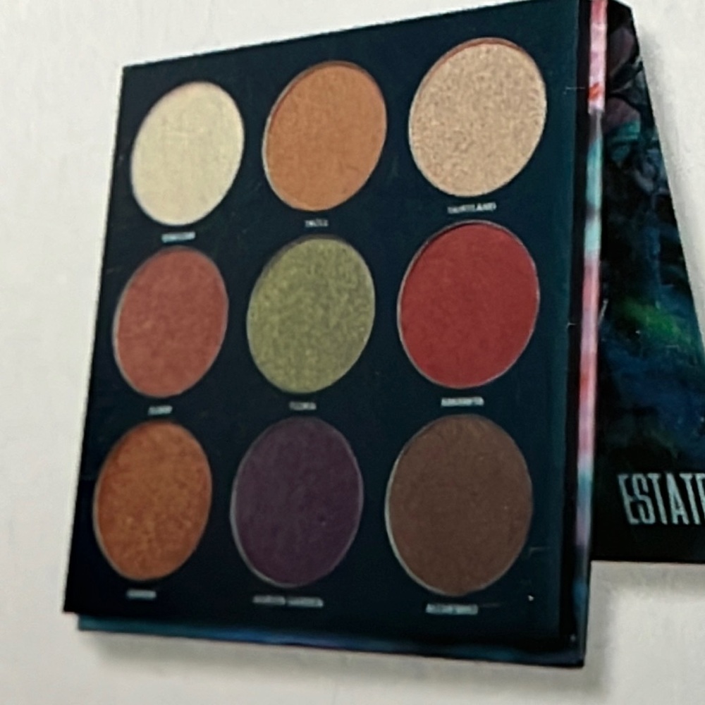 Estate HIDDEN GARDEN Eyeshadow Palette NEW NWT